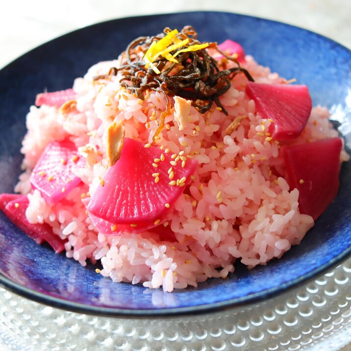 ピンクが綺麗♡紅くるり大根とツナの炊き込みご飯